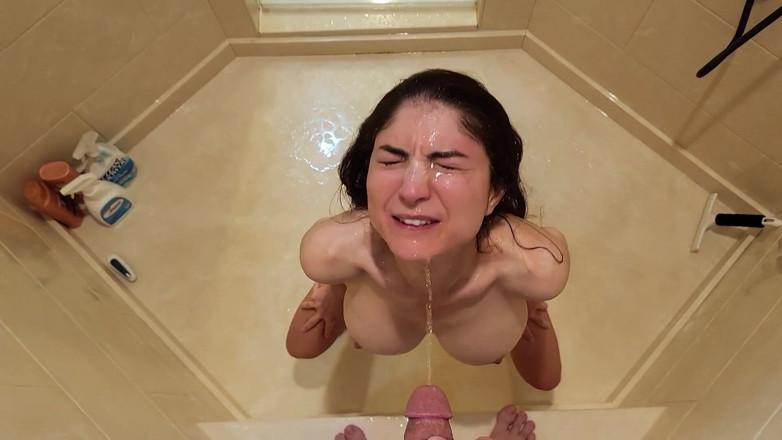 Annalee Blue: Čůrání kouření ve sprše