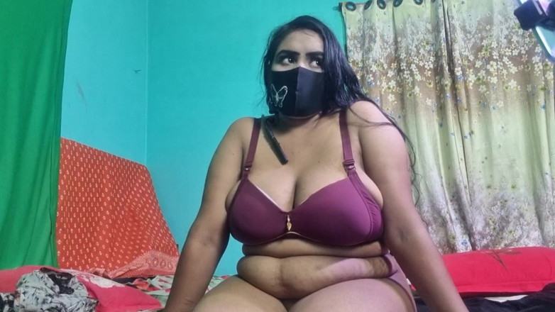 SweetRiyaXO: Ateşli çift domaltarak hızlı ve öfkeli sert sikiş kesintisiz yoğun sikişiyor.