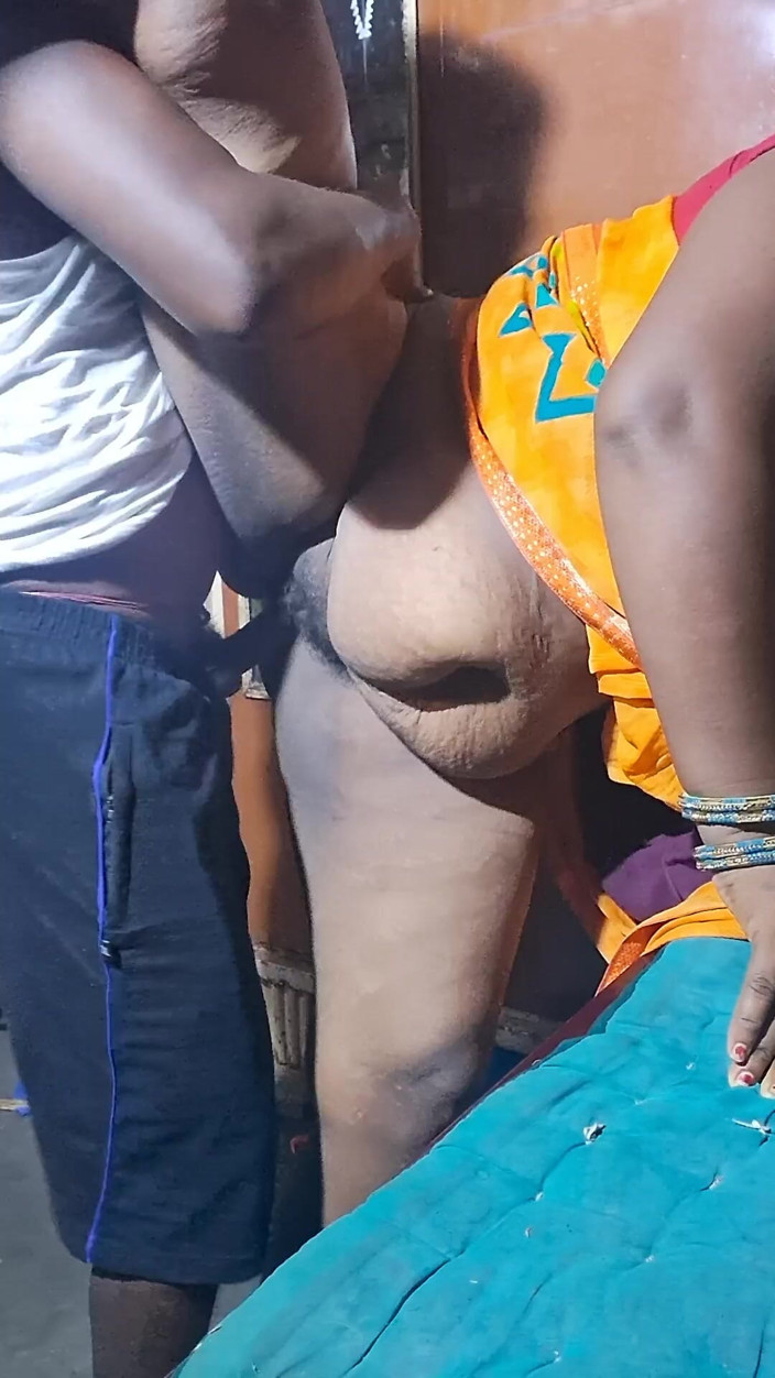 Puja bhabi: Desi Bhabhi neuken op zijn hondjes