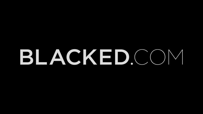Blacked: Blacked hete vrouw gaat vreemd met grote zwarte lul op...