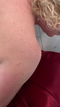Verstoppen in de kast en kijken naar stiefmoeder (pov)