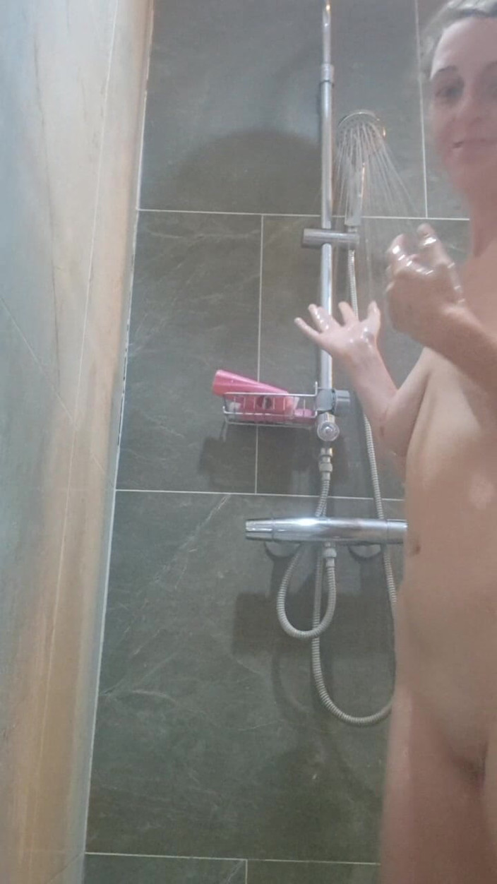 ScottishSweetie: Mýdlová Sprcha S Prstěním Zadku a Třesoucí Se Orgasmy!