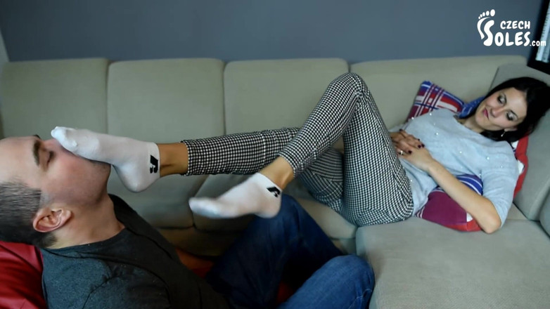 Czech Soles - foot fetish content: Lange zehen in knöchelsocken werden angebetet und gerochen