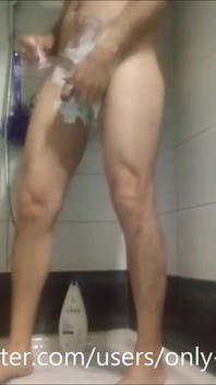 Schwanz rasieren und arschloch in der dusche