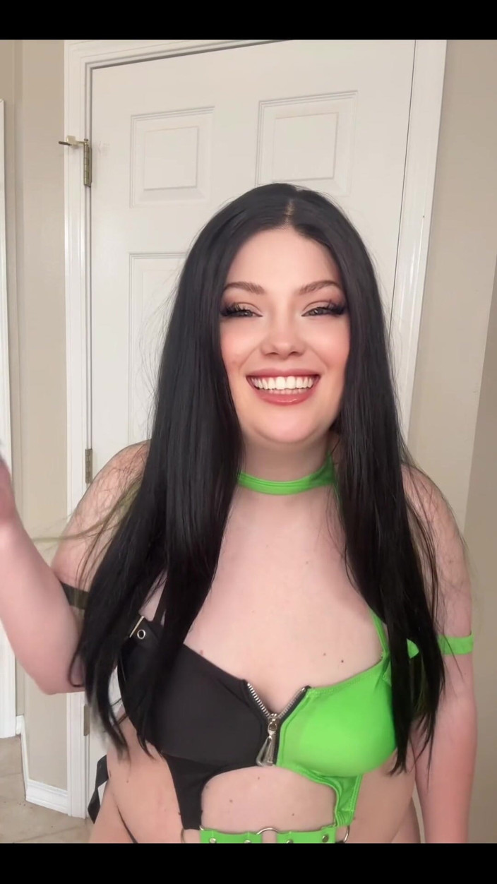 Dirtysecret: Femdom Strap on Menggoda, Penghinaan