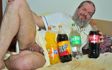 Qualzucht: Ogromne butelki prawie łamią moją miednicę!