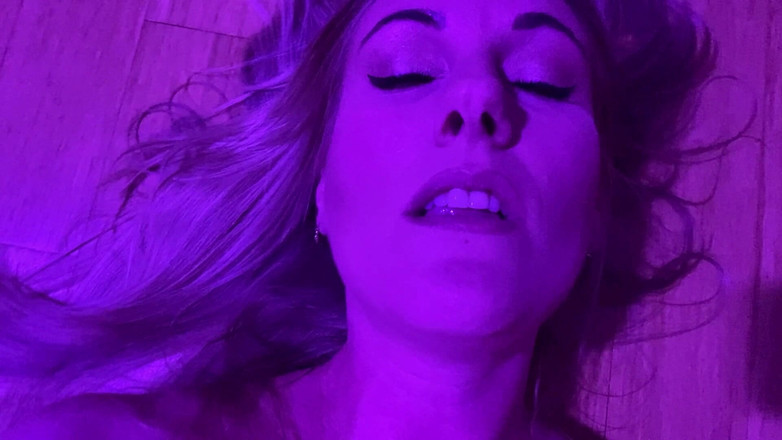 Sarah Passions: Guarda miei occhi mentre sborro per te