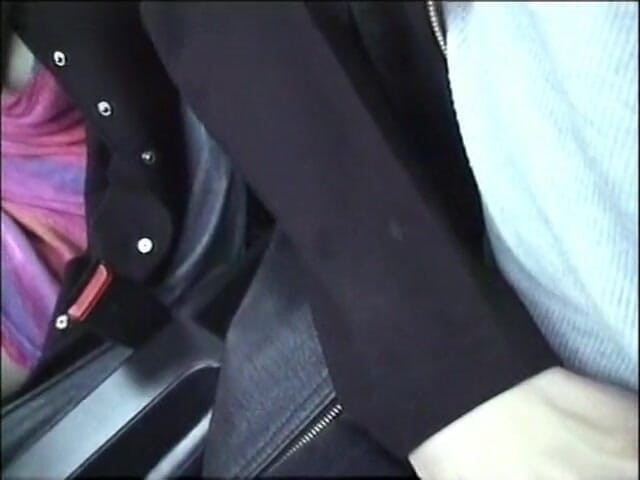 European Classics: Blondine mit dicken möpsen gibt blowjob im auto