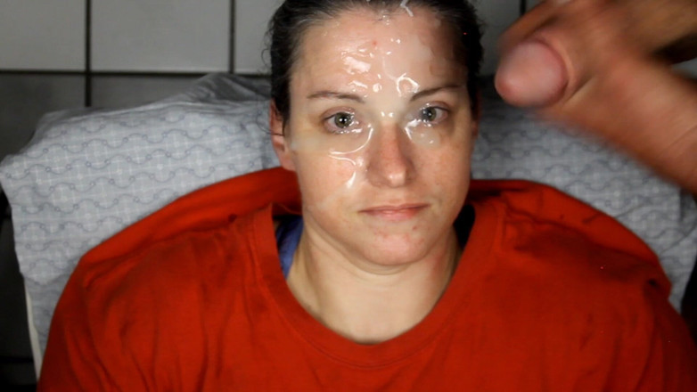 Dirty Dees: amateur casera tomando cargas en su cara bonita
