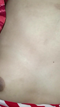 私のマンコと大きなおっぱいを舐めて