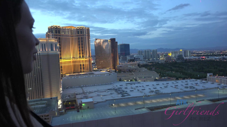ATK Fans (Girlfriends): Percutian maya di Las Vegas dengan Alexa Nova comel 1/2