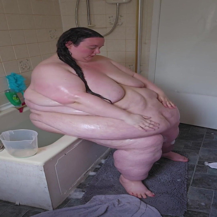 SSBBWLadyBrads: SSBBW nu poate face baie partea 2 în baie