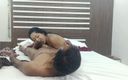 Hot Indian MILF: Grande procace indiana calda miLF seduce il suo capo ufficio...