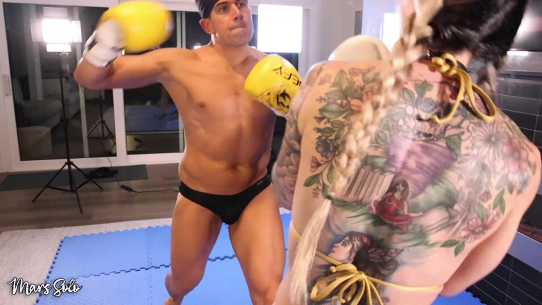 Mars solo: Боксерский матч: Сэм Стаут против Марса соло - удар живота, смешанный бокс, женский бокс, бокс в видео от первого лица, смешанные бои, женские бои,