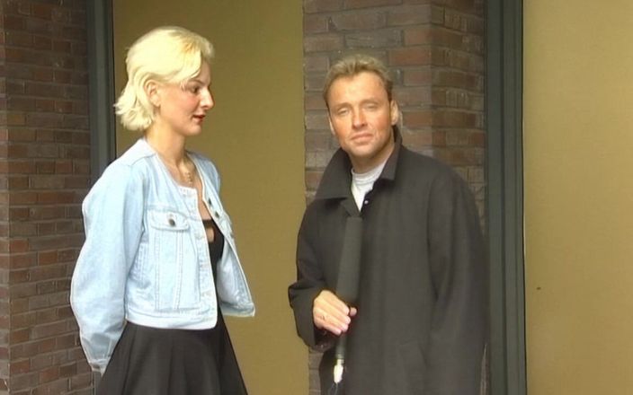 Dirty old moviez: Gorąca blondynka i wywiad