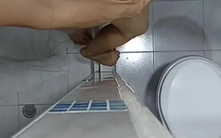 Pikaa6: トイレでのホットアクション