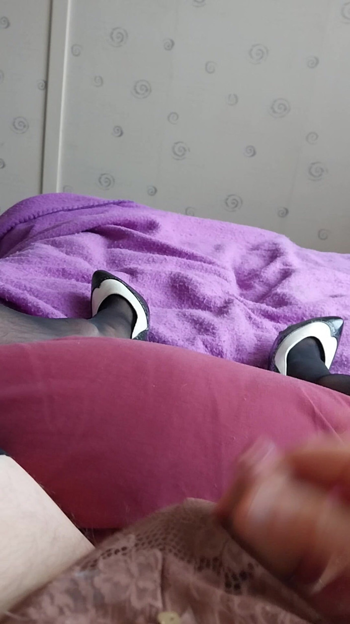 Cindy Belfast: Sissygasme kecil kelentit dengan batang ajaib