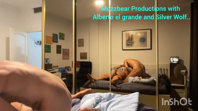 Mozzbear: Un caldo trio con 2 patrigno