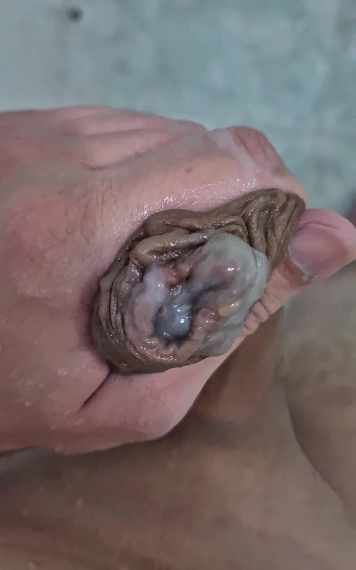 Lkdick8: Branlette et éjaculation dans le bain