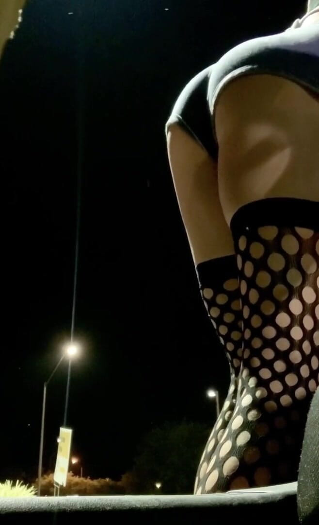CindieLove: Sexy zadek těsné džínové šortky a síťky na venkovní displeji sexy...