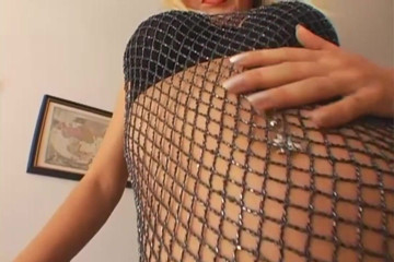 Black Sinner: Si blonde bertetek besar, kongkek batang hitam besar