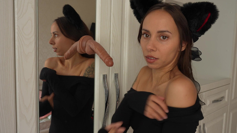 Pantera Nika: Catgirl saje robertek na zrcadle