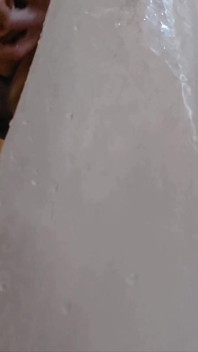 Suami menunggang dildo besar di bilik mandi pt 2