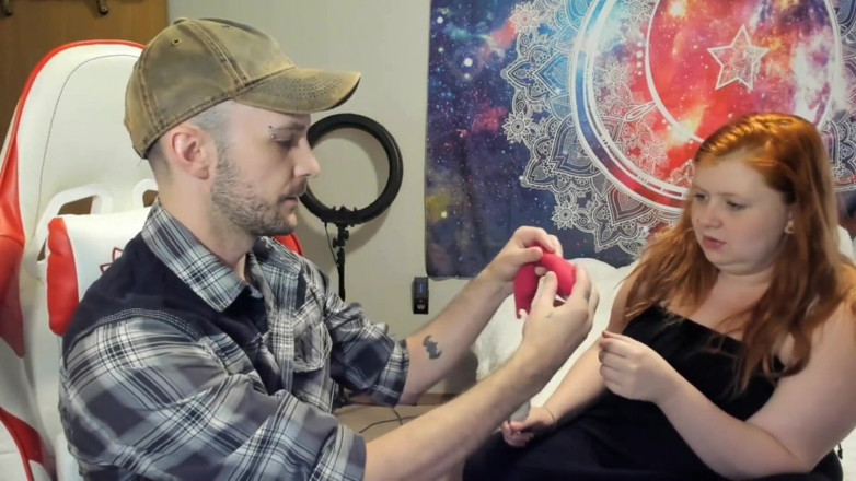 Sin Spice by Sophia Sinclair and Jasper Spice: Animour seluar dalam dildo membuka peti dan melancap