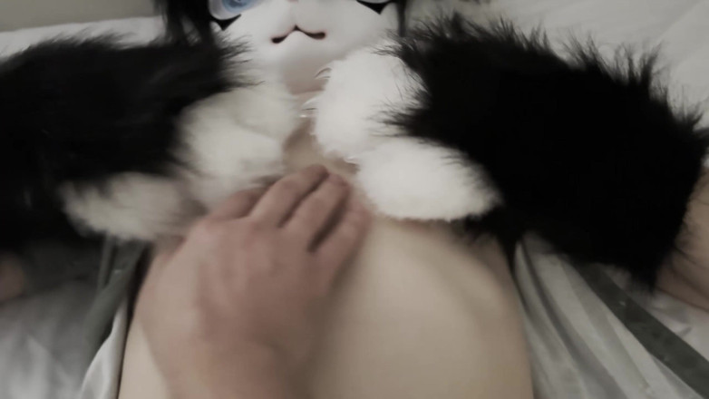 LittleLorely: 继兄弟用大屁股振动器操了昏昏欲睡的继妹