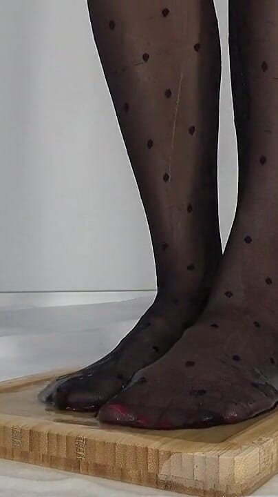 I Pee on My Beautiful Feet in Stockings (Aunt Anna) I Pee on My Beautiful Feet in Stockings (Aunt Anna)