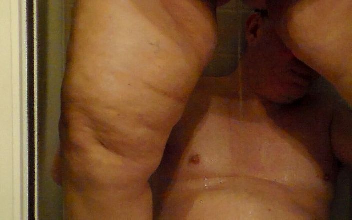 Sex hub couple: Jen kissa på John i duschen