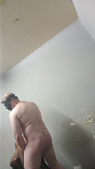 hothouse18xxx: 무릎 꿇고 자지를 빨고 후배위를 따먹는 흑인 의붓딸 스탠딩 자세로 섹스하는 배다른 아빠