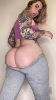 Pantaloni da yoga culo grosso stuzzica twerk mentre ti maghi al mio culo nudo