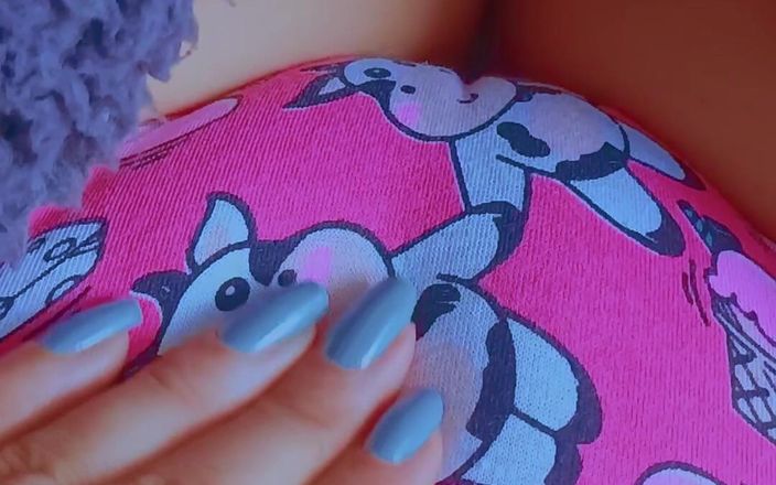 Little Dessert: Pengalaman vibrator pertama mahasiswi mungil latina
