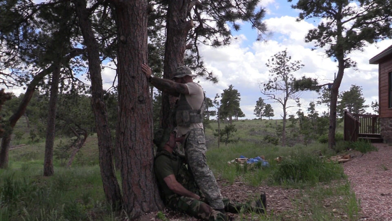 MasculineJason - Jason Collins: Jason Collins militaire afspraak in het bos!