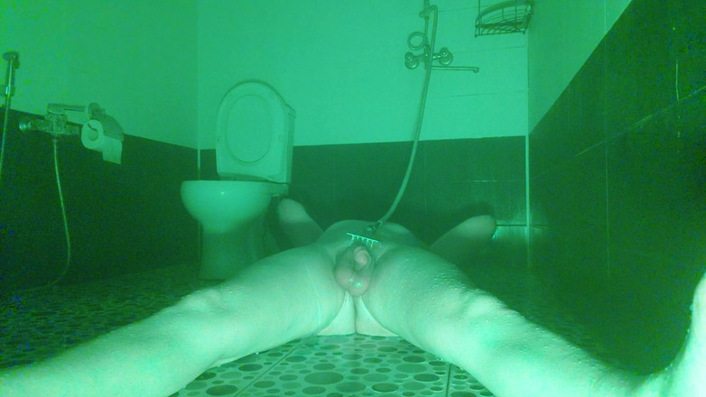 Kitty_Cross: Badkamer femboy onder de hete douche genietend van haar eigen...