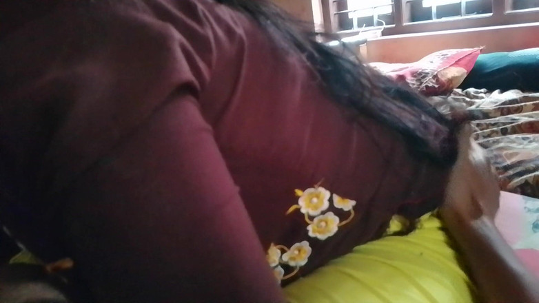 Skydreem1104: Ama de casa india pone el pene de su marido...