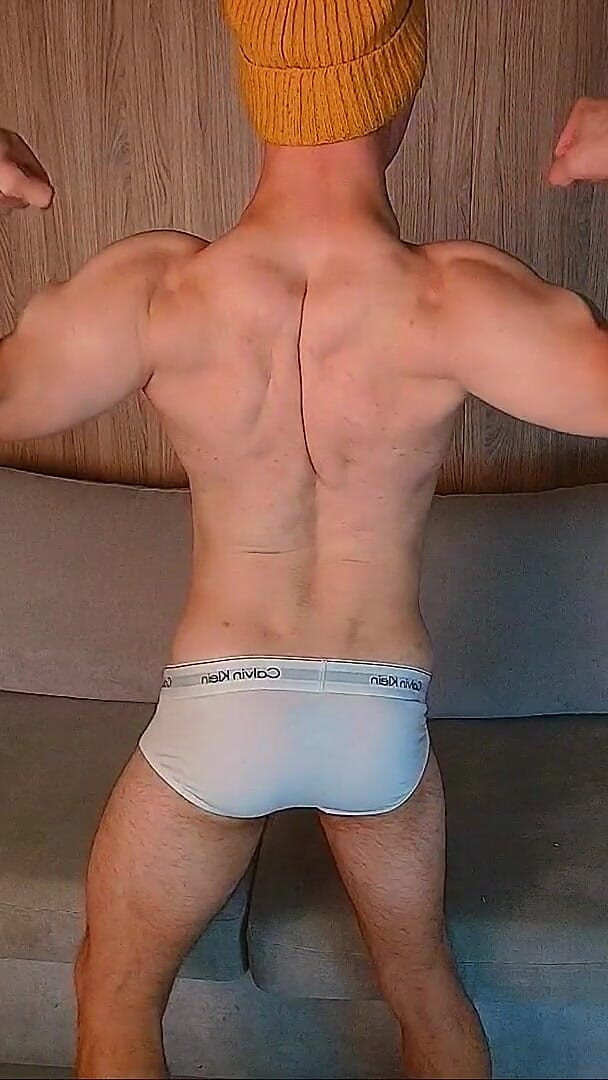 Flex. Showing off My Perfect Body (Max Russell) Flex. Showing off My Perfect Body (Max Russell)