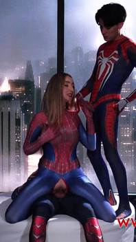スーパーヒーローに殴られたスパイダーガール。ルラ