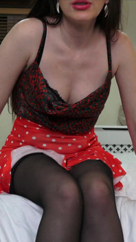 Loath miLF si spoglia