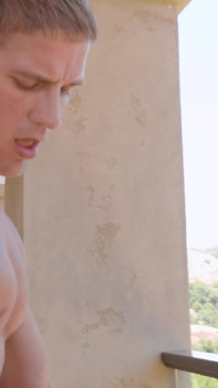 Los amantes gay disfrutan del sexo sensual junto a la piscina - nextdoorbuddies