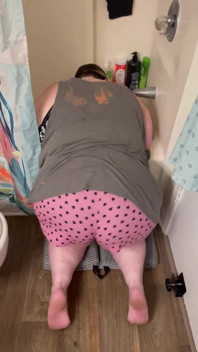 MILF Shaking Her Ass