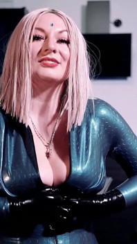 Curvy Sexy MILF with Big Ass in Latex Rubber Catsuit