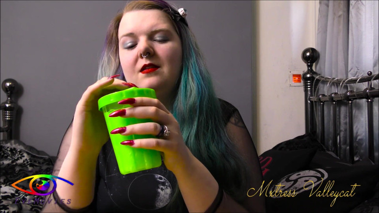 Mxtress Valleycat: Hawaiian punch bermain kuku kuku celah