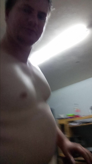 hothouse18xxx: Stiefdochter plaagt haar kont aan stiefvader, ze wrijft met haar...