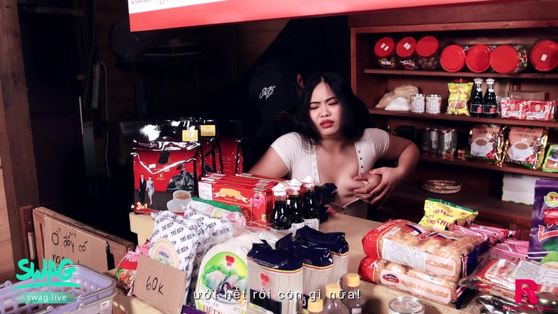 SWAG.live: लंड चुसाई के लिए रंडी क्लर्क से पूछना और उसे मुफ्त में चोदना.