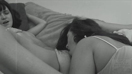 Chica Suicida DVD: Aksi hot lesbian rambut cokelat penelope dan nidia yang lagi...