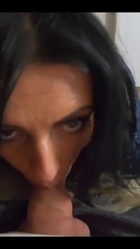 O mulțime de spermă pe jachetele mele down purtând în același timp cizme lungi și haine sexy