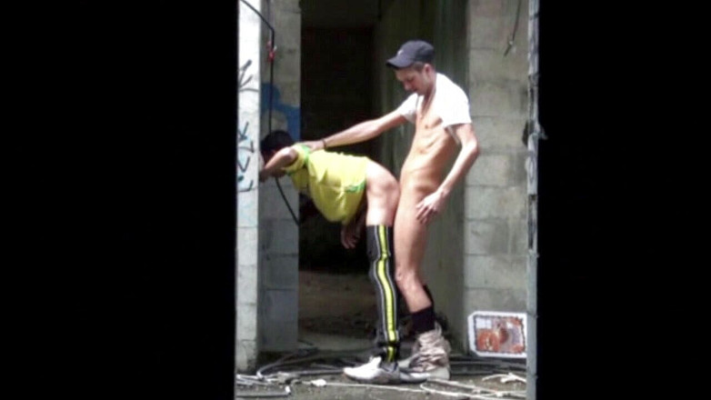 YOUNG FRENCH DUDES FUCKERS: Slt ošukaná mladými fotbalisty venku