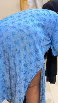 Üvey anne ve üvey oğlu kocası evde yokken rol yapma seksine başlıyor
